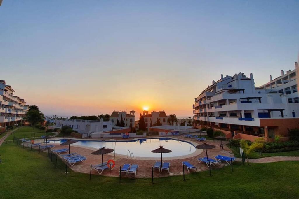 Beautiful Apartment In Duquesa Suites And Gardens Castillo de Sabinillas Exterior photo